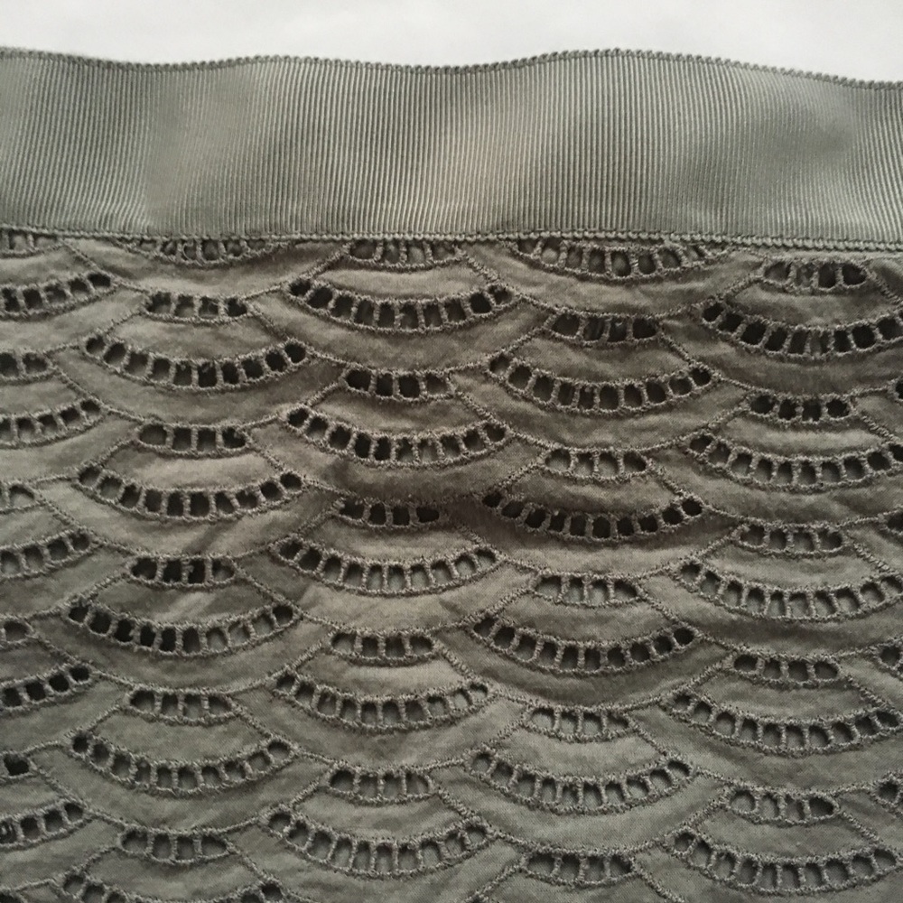 J. Crew Gray Eyelet Skirt Size 4 - Picture 5 of 6